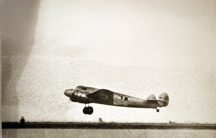 Electra_01JUN37_RG-26-XC-872144_Miami